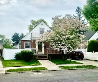 58-23 196th St, Flushing, NY 11365