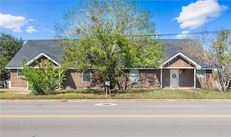 2904 Pleasant Green Dr, Victoria, TX 77901