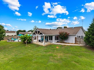 1635 Sams Dr, Dandridge, TN 37725