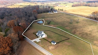 1020 Loggins Ln, Charlotte, TN 37036