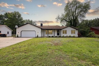 396 Kingwood Dr, Holland, MI 49424