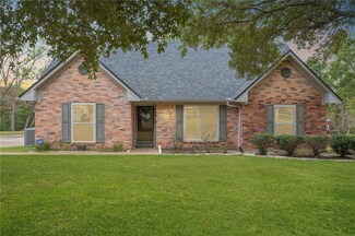 2007 Pinewood Dr, Bryan, TX 77807