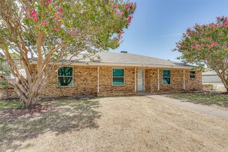 1418 Ridge Dr, Midlothian, TX 76065