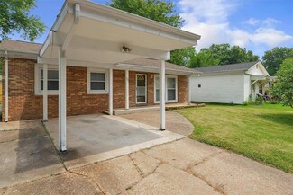 98 Cedar Ridge Dr, Pacific, MO 63069