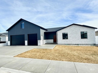 820 Salmon Dr, Heyburn, ID 83336