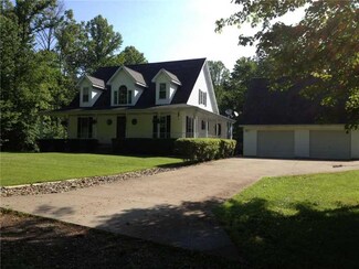 176 Mustard Ln, Lake Lynn, PA 15451