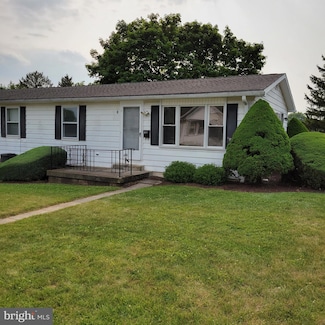 822 Maple St, Waynesboro, PA 17268