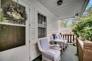 115 S Quigley Ave, Beverly Shores, IN 46301