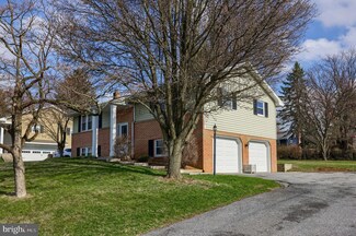 9 Knollwood Dr, Akron, PA 17501