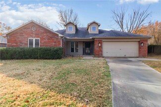 1529 E Devonshire Place, Fayetteville, AR 72703