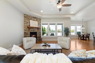 938 W Bear Track Ct, Meridian, ID 83642