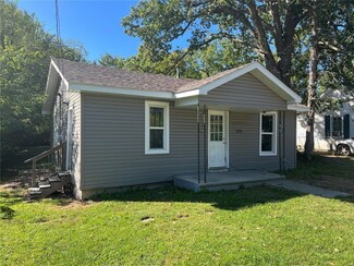 279 Grant Ave, Lebanon, MO 65536