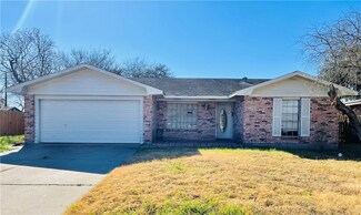 350 Lawn Dr, Sinton, TX 78387