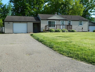 5120 Esta Dr, Flint, MI 48506