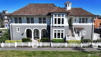 7 E Myrtle Ln, Pacific Beach, WA 98571