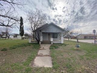 1307 N Broadway St, Ballinger, TX 76821