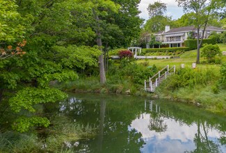 31 Brookside Rd, Portland, ME 04103