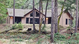 2610 Fish Hatchery Rd, Grants Pass, OR 97527