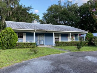 1655 Meadow Ln SE, Darien, GA 31305