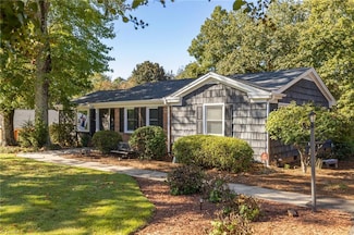 627 Highland Dr, Eden, NC 27288