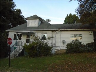 519 Redstone St, Grindstone, PA 15442