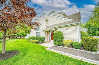 53 Mystic Cir, Bay Shore, NY 11706