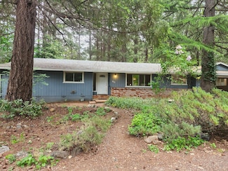 611 S Junction Ave, Cave Junction, OR 97523