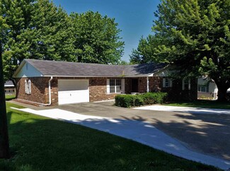 301 SE 15th St, Washington, IN 47501