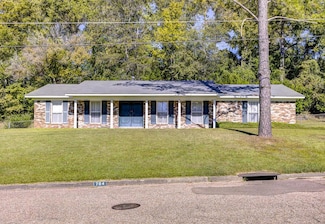 704 Santa Rosa Dr, Vicksburg, MS 39180