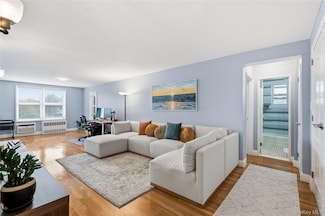 241-20 Northern Blvd Unit 5B, Little Neck, NY 11362