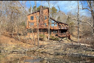 251 Brentwood Dr, Bushkill, PA 18324