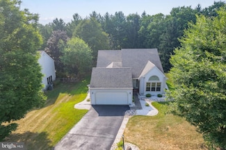 5 Opal Dr, Newtown, PA 18940