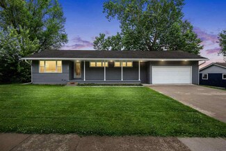 1506 10th St, Coralville, IA 52241