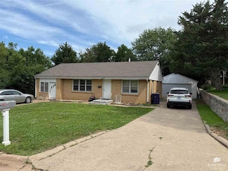 2316 Walnut Dr, Manhattan, KS 66502