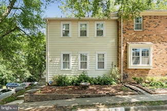 8358 Stationhouse Ct, Lorton, VA 22079
