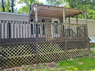 322 Orchid Ln, Slippery Rock, PA 16057