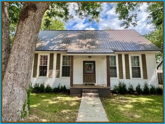 31 Court St, Coffeeville, MS 38922