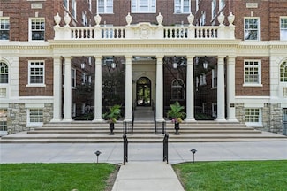 4618 Warwick Blvd Unit 1H, Kansas City, MO 64112