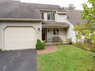 37 Commonwealth Dr, Glenmont, NY 12077