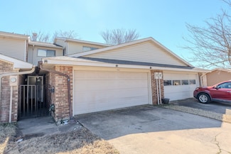 922 Shady Creek Ln, Bedford, TX 76021