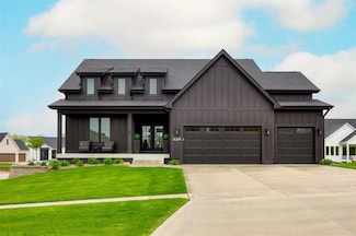11218 Westport Dr, West Des Moines, IA 50266