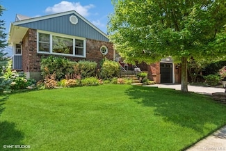 4060 Clark St, Seaford, NY 11783