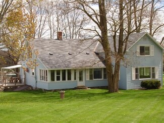 10925 Wolf Creek Rd, Hubbard Lake, MI 49747