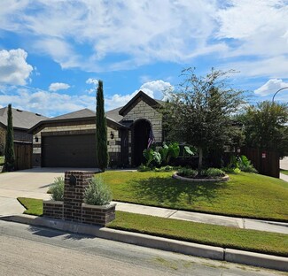 10869 Live Oak Creek Dr, Fort Worth, TX 76108