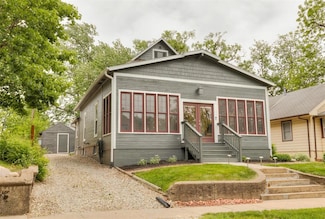 713 9th St, West Des Moines, IA 50265