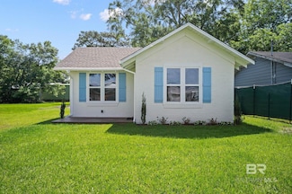 22214 Pine St, Robertsdale, AL 36567