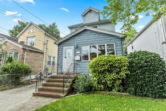 72 Putnam Ave, Valley Stream, NY 11580
