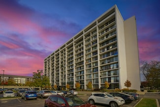 2005 S Finley Rd Unit 1202, Lombard, IL 60148