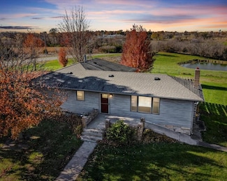 2307 E Pleasant St, Knoxville, IA 50138