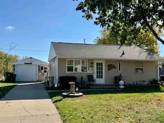 3704 Richmond Rd NE, Cedar Rapids, IA 52402